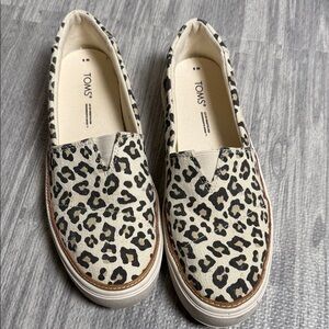 TOMS Women's Black and Cream Leopard Slip In Size 8